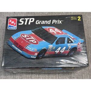 AMT Ertl Nascar STP Grand Prix 1/25 Model Kit 6892 Vintage 1993 New Factory